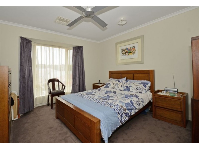 8 Lucy Court, Trott Park SA 5158