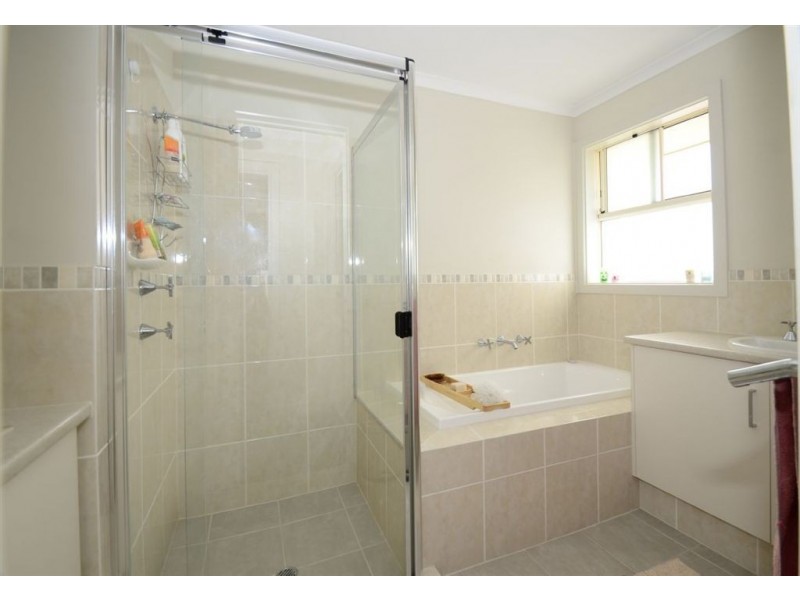 8 Lucy Court, Trott Park SA 5158
