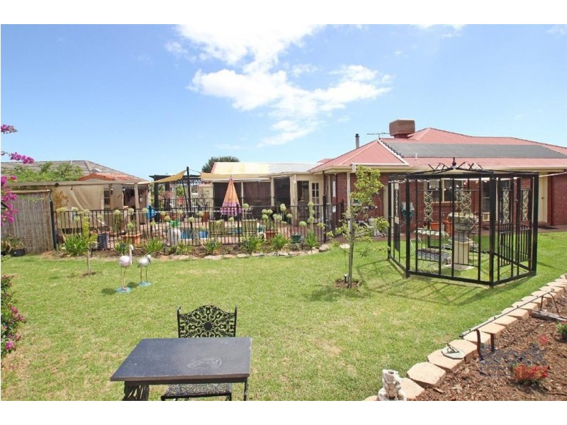 6 Harbury Ct, Onkaparinga Hills SA 5163
