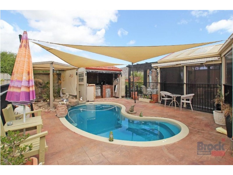 6 Harbury Ct, Onkaparinga Hills SA 5163