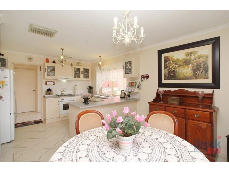 6 Harbury Ct, Onkaparinga Hills SA 5163