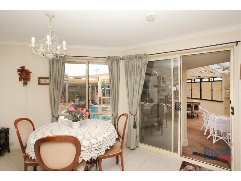 6 Harbury Ct, Onkaparinga Hills SA 5163