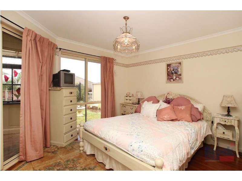 6 Harbury Ct, Onkaparinga Hills SA 5163