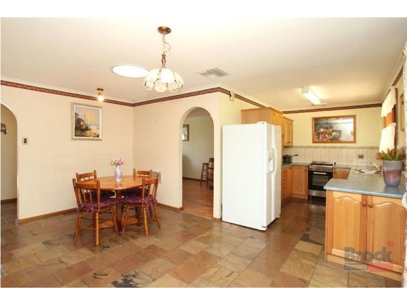 4 Wayside Drive, Hallett Cove SA 5158