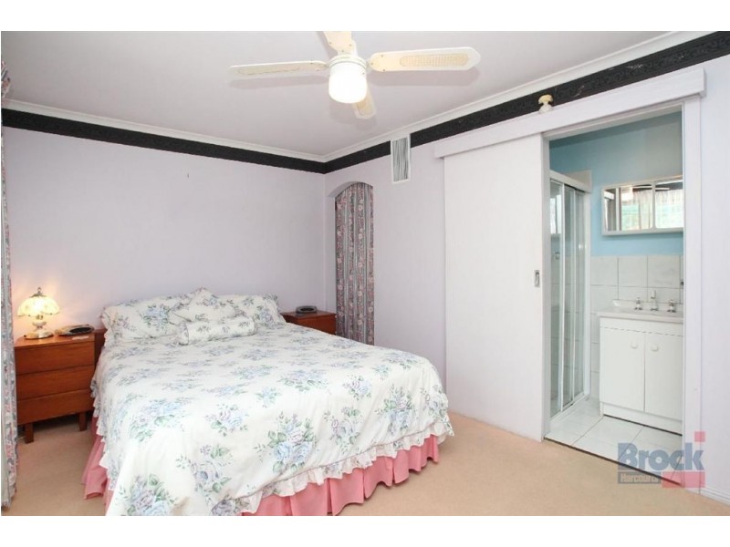 4 Wayside Drive, Hallett Cove SA 5158