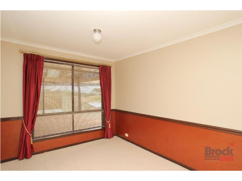 1 Barossa Crescent, Hallett Cove SA 5158