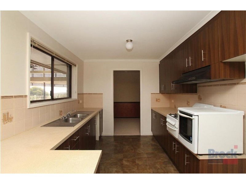 1 Barossa Crescent, Hallett Cove SA 5158