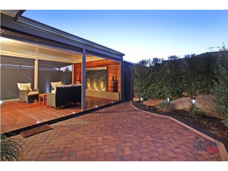 2 Bradbury Court, Hallett Cove SA 5158