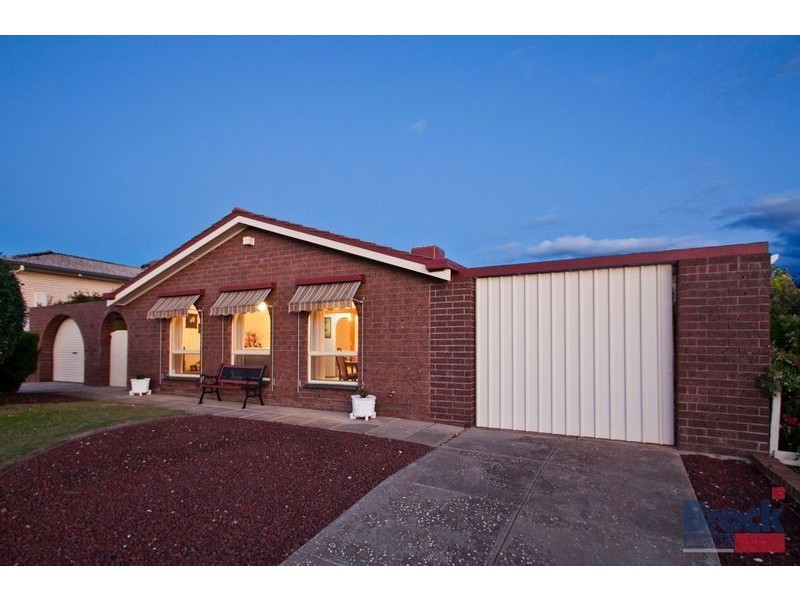 4 Resolute Crescent, Hallett Cove SA 5158