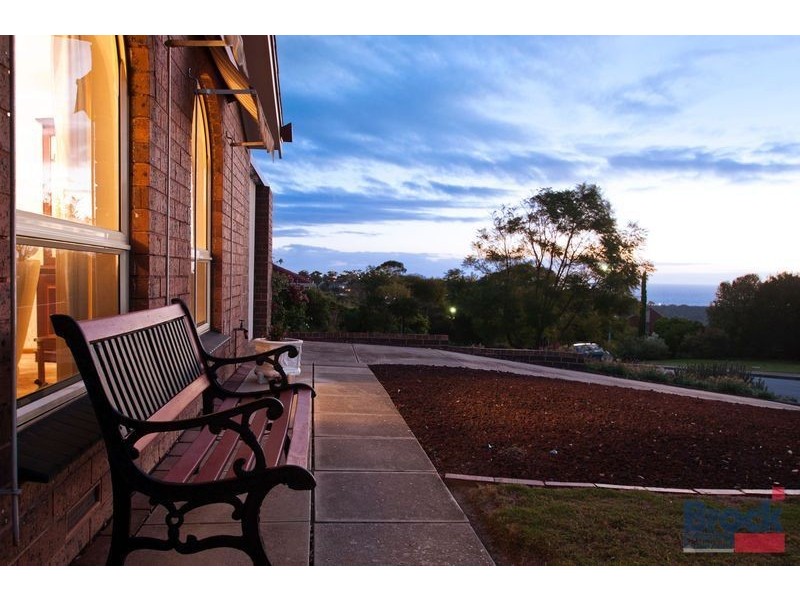 4 Resolute Crescent, Hallett Cove SA 5158