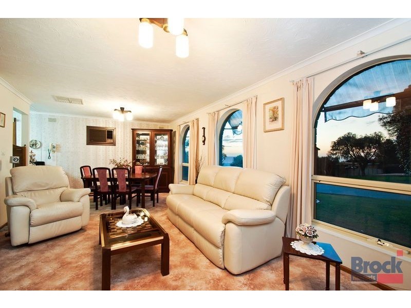 4 Resolute Crescent, Hallett Cove SA 5158