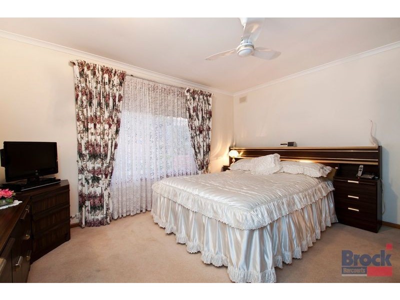 4 Resolute Crescent, Hallett Cove SA 5158