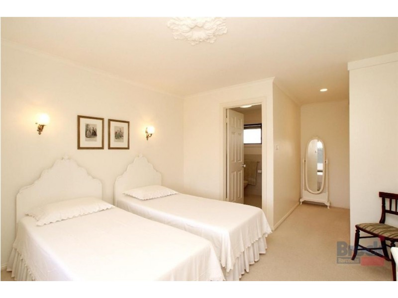 32 Caswell Drive, Hallett Cove SA 5158