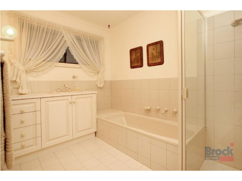32 Caswell Drive, Hallett Cove SA 5158