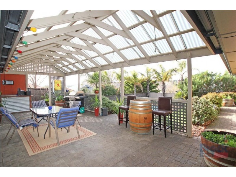 1 Brampton Court, Hallett Cove SA 5158