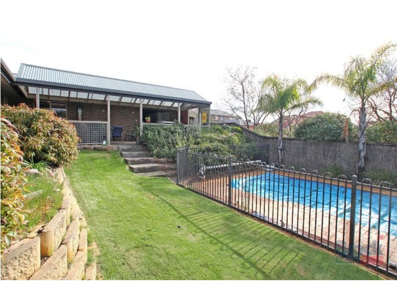 1 Brampton Court, Hallett Cove SA 5158