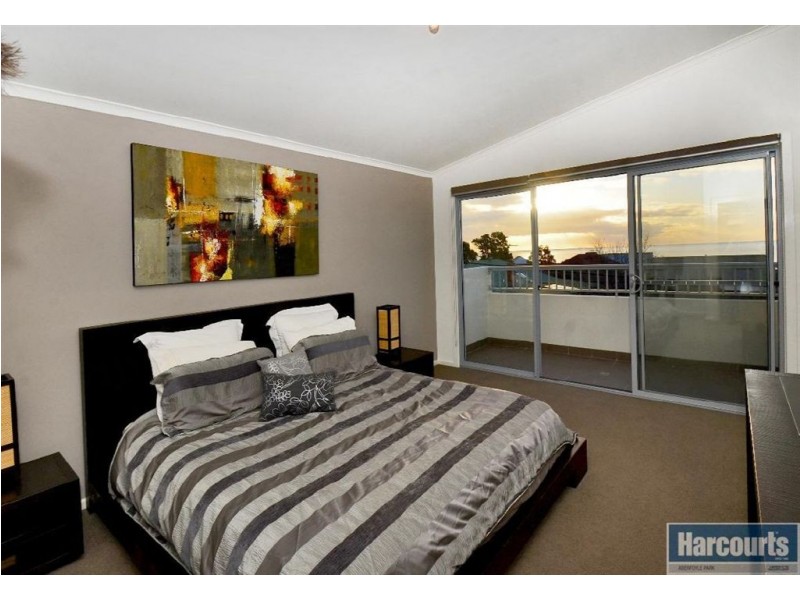 11 Barton Avenue, Kingston Park SA 5049