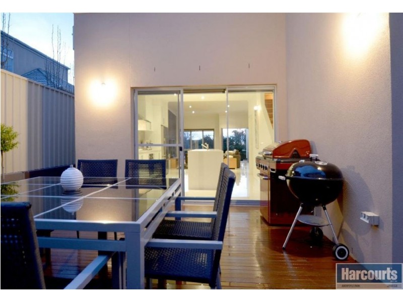 11 Barton Avenue, Kingston Park SA 5049