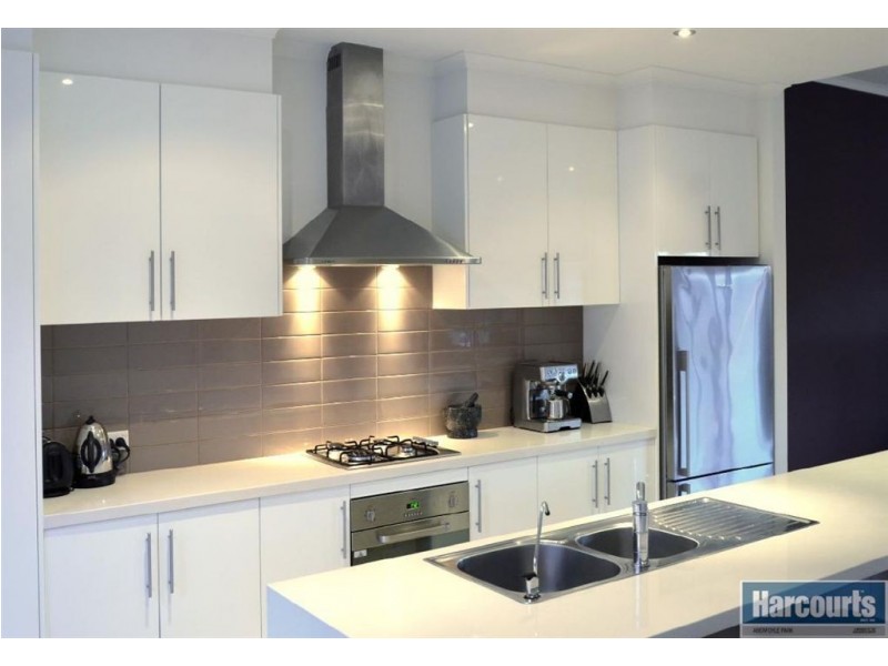 11 Barton Avenue, Kingston Park SA 5049