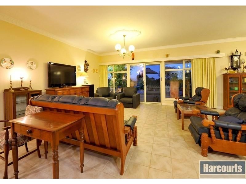 9 Dudley Crescent, Marino SA 5049