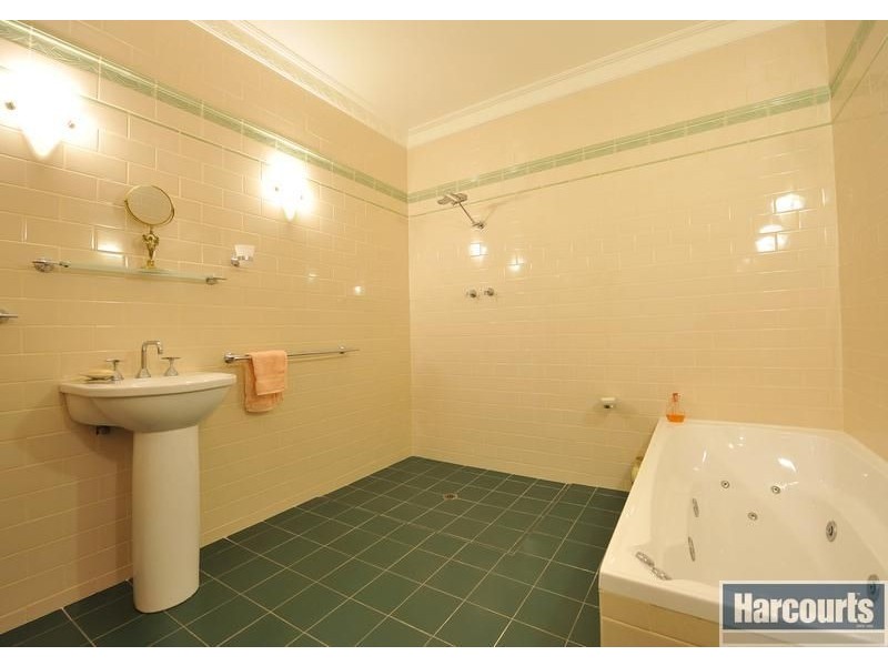 9 Dudley Crescent, Marino SA 5049