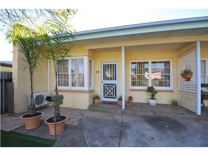 1/11 Yarrum Grove, Glenelg SA 5045