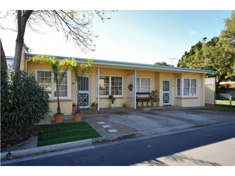 1/11 Yarrum Grove, Glenelg SA 5045