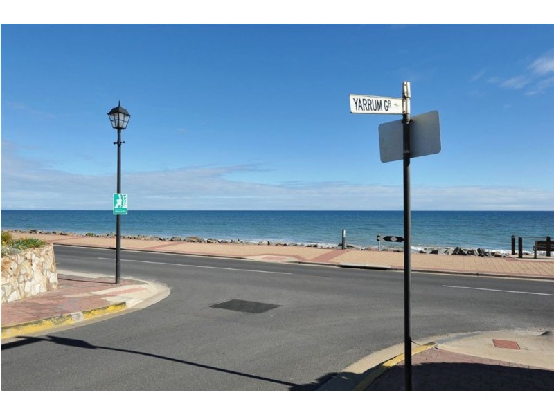 1/11 Yarrum Grove, Glenelg SA 5045