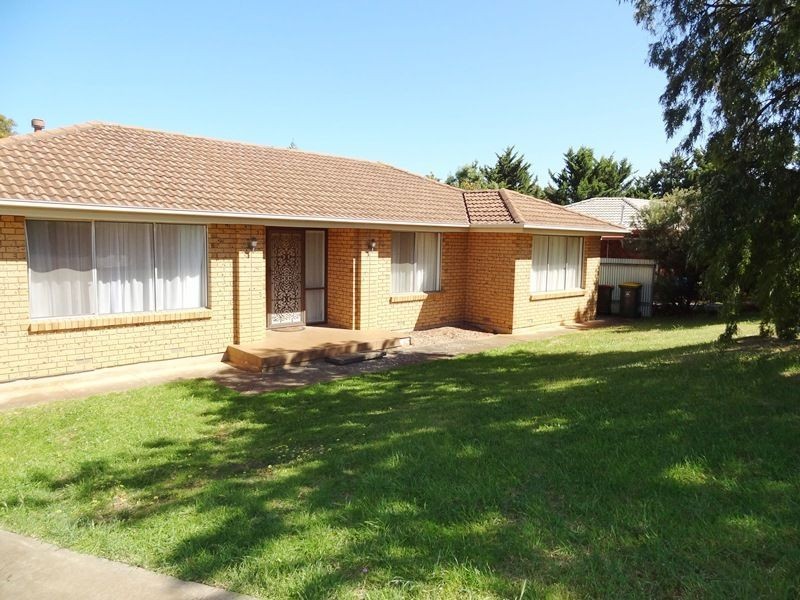 11 Streeton Court, Trott Park SA 5158