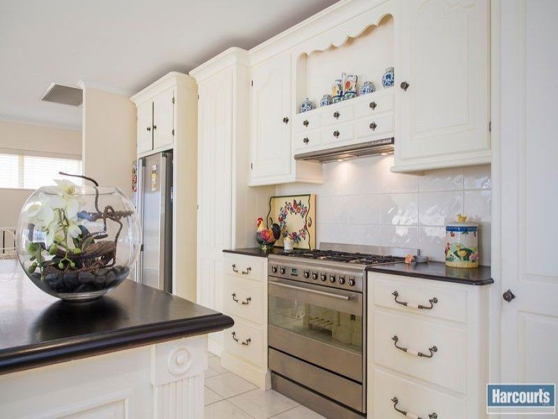 14 Manos Court, Seacliff Park SA 5049