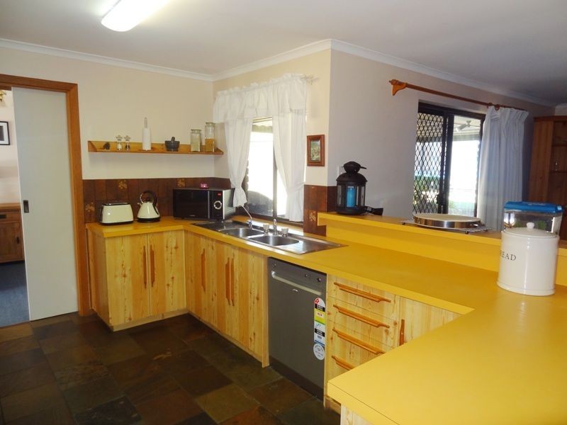 6 Chalani Crescent, Hallett Cove SA 5158