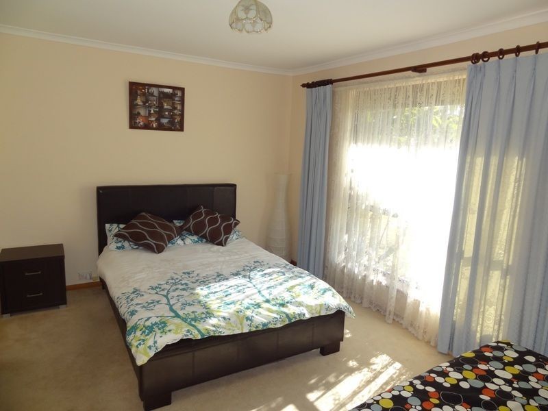 6 Chalani Crescent, Hallett Cove SA 5158