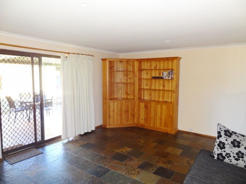 6 Chalani Crescent, Hallett Cove SA 5158