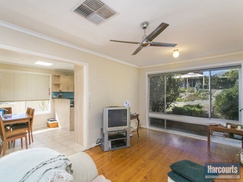 17 Sovereign Street, Hallett Cove SA 5158