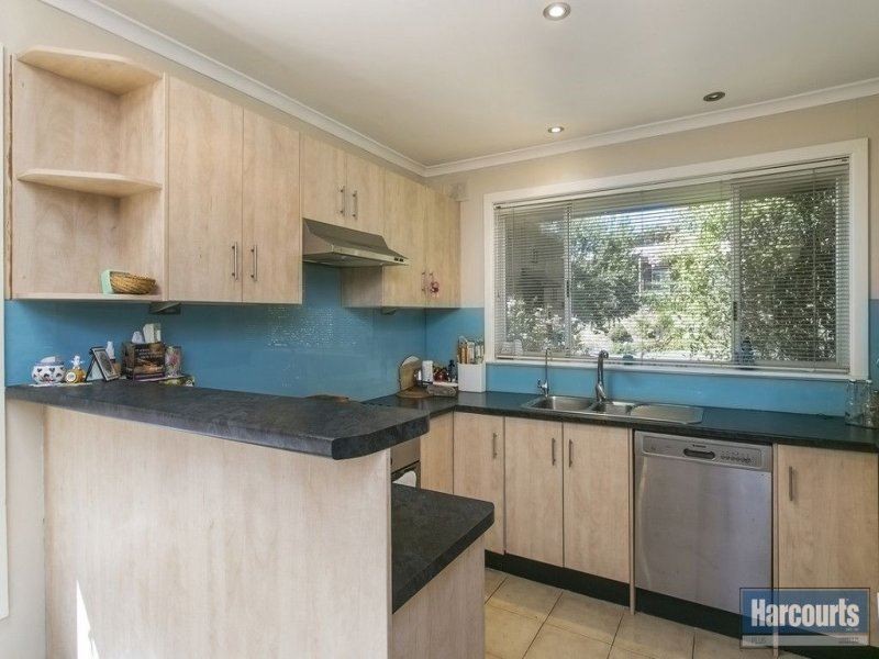 17 Sovereign Street, Hallett Cove SA 5158