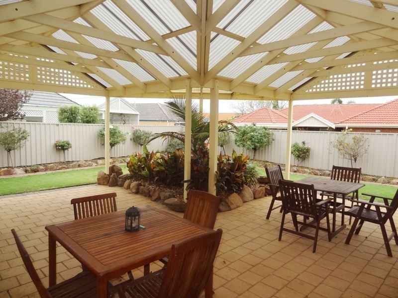 10 Chivers Street, Hallett Cove SA 5158