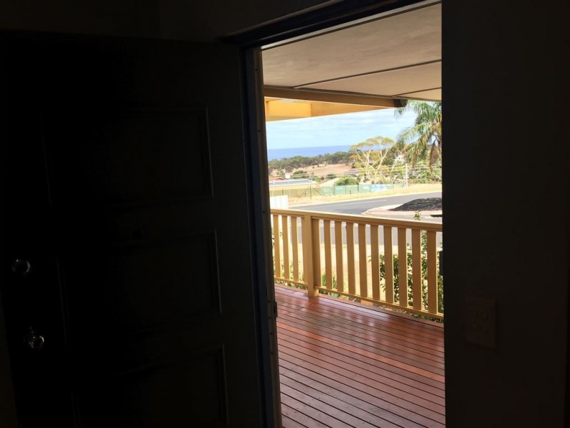 3 Minnipa Drive, Hallett Cove SA 5158