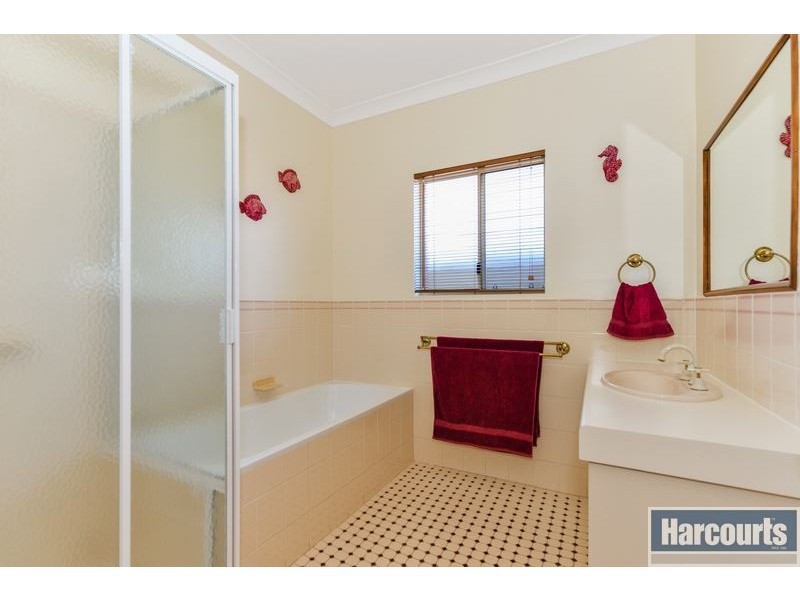 42 Aroona Road, Hallett Cove SA 5158