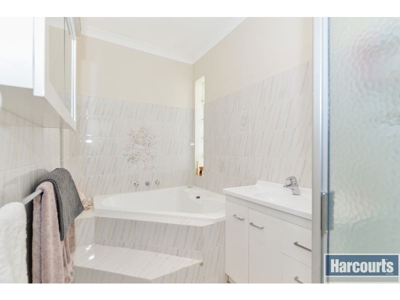 8 Keen Avenue, Seaview Downs SA 5049