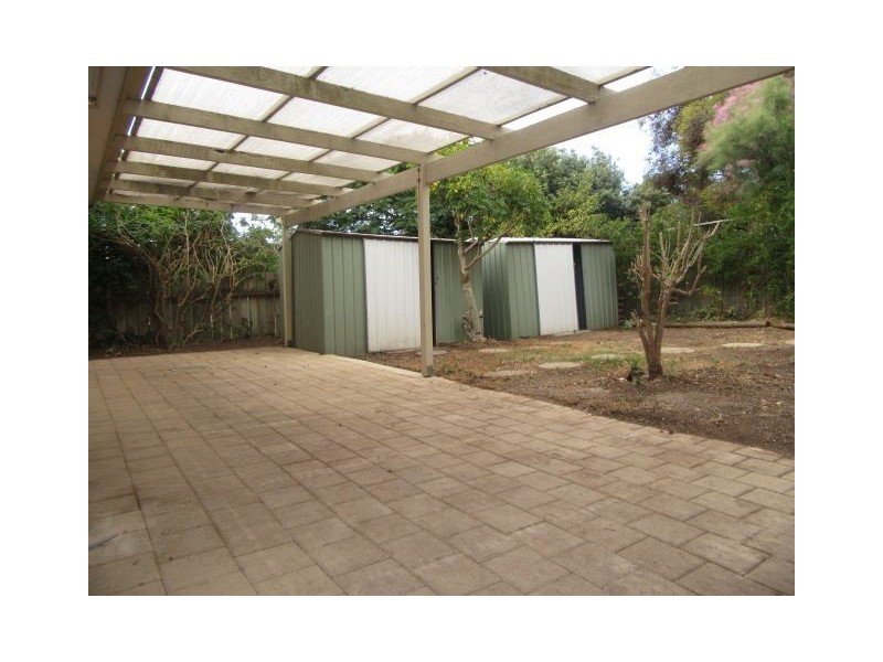 8 Lorita Crescent, Hallett Cove SA 5158