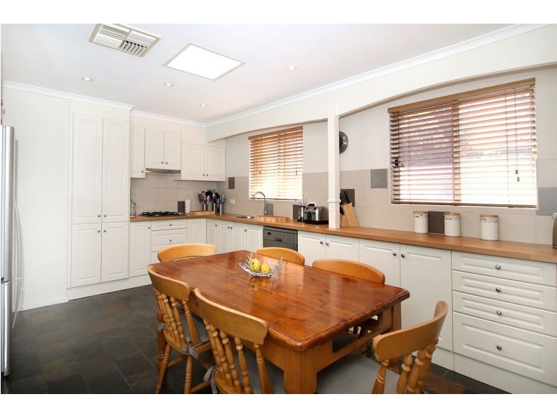 24 Manunda Way, Hallett Cove SA 5158