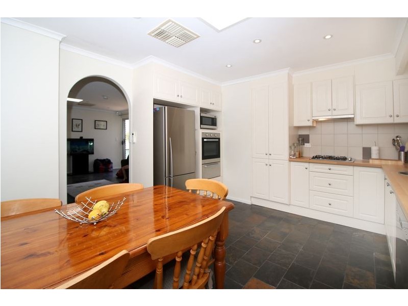 24 Manunda Way, Hallett Cove SA 5158