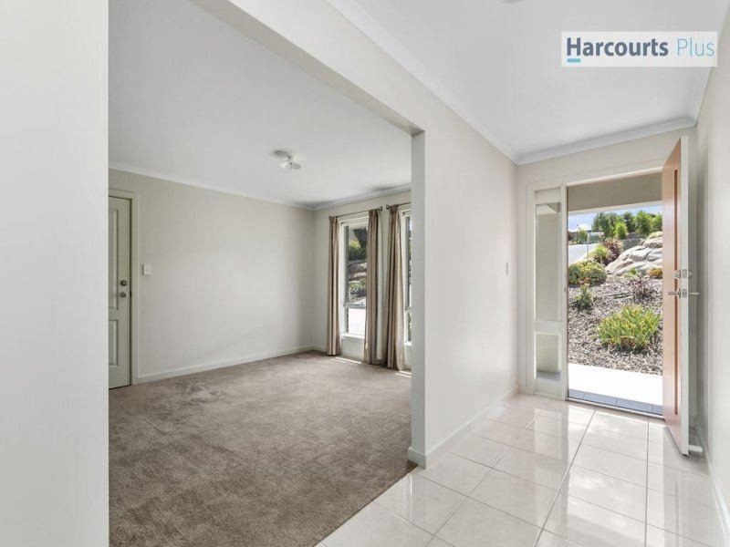 32 Thomas Way, Hallett Cove SA 5158