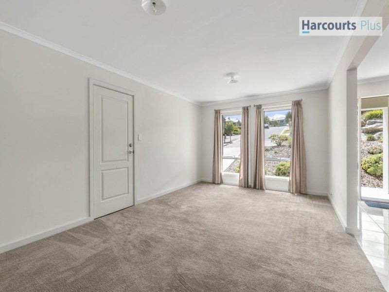 32 Thomas Way, Hallett Cove SA 5158