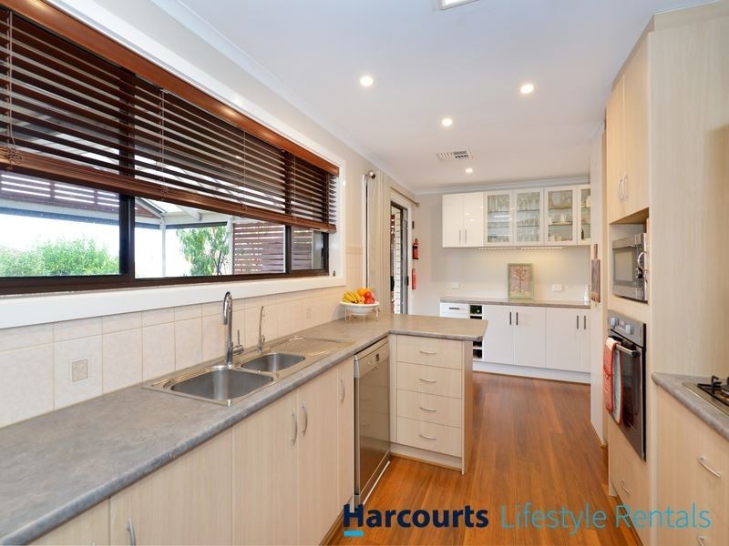 13 Falcon Avenue, Hallett Cove SA 5158
