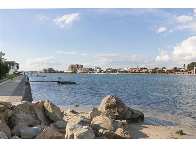 113a Military Road, Tennyson SA 5022