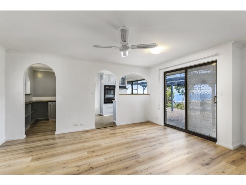 14 Grand Central Avenue, Hallett Cove SA 5158