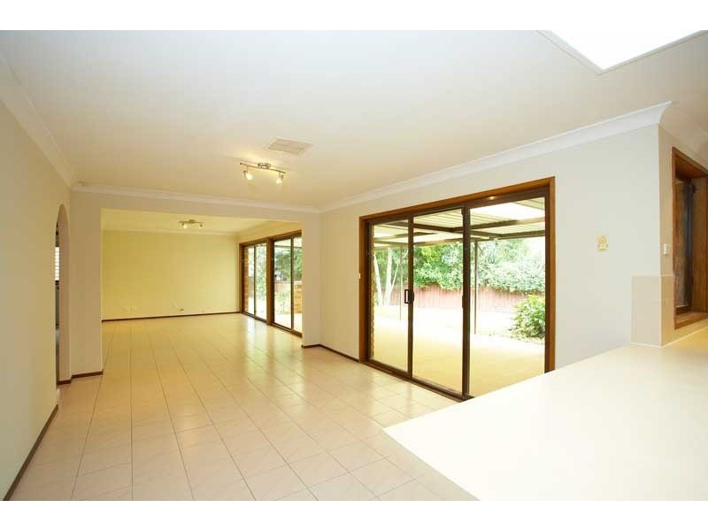 71 Crestwood Drive, Crestwood NSW 2153