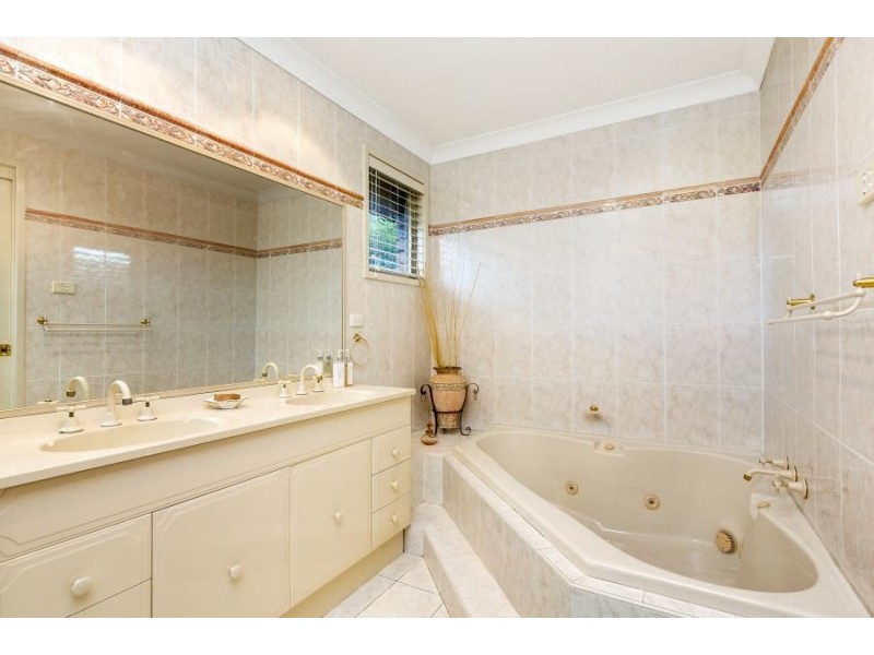 27 Glenrowan Avenue, Kellyville NSW 2155