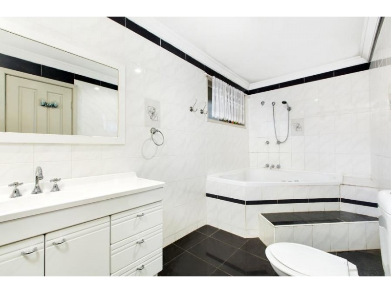 29 Allambie Avenue, Northmead NSW 2152